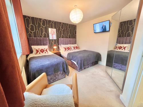 Payler House Sheffield-WiFi -Large Parking Space-cozy 4 bedrooms