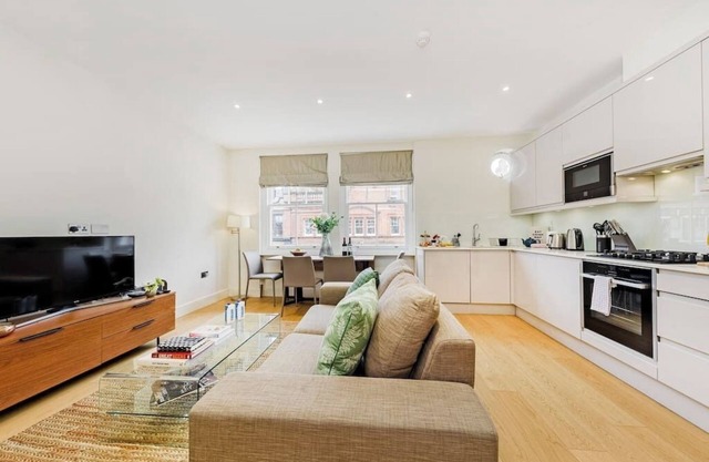 PBC | Luxury One Bedroom Apartment in Soho GT13