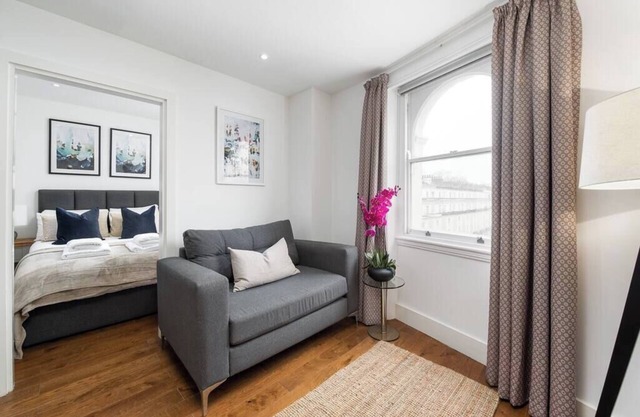 PBC | Modern One Bedroom Apartment Bayswater LS14