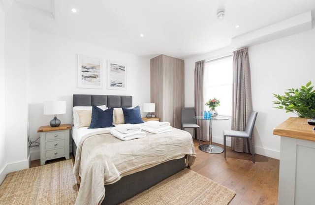 PBC | Modern Studio Apartment in Bayswater LS13
