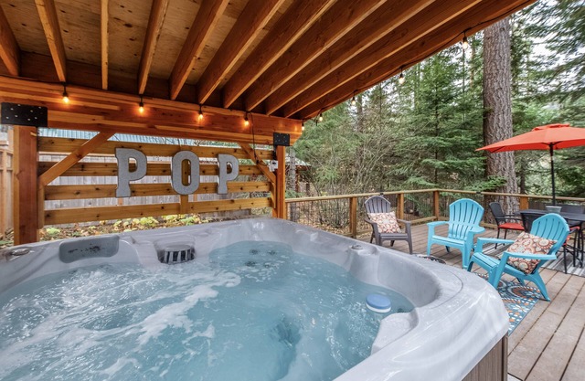 Peace of Pine-Fenced, Hot Tub, WIFI, Close to Lake