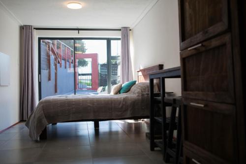 Peaceful 1-bedroom flatlet, 10 min from the beach