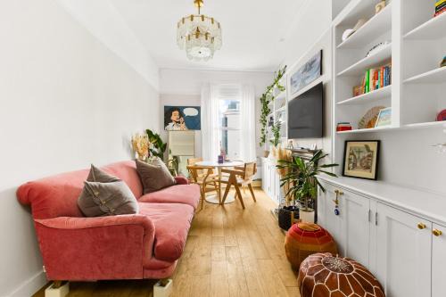 Peaceful 1BR Flat in Quiet Mews, Zone 2