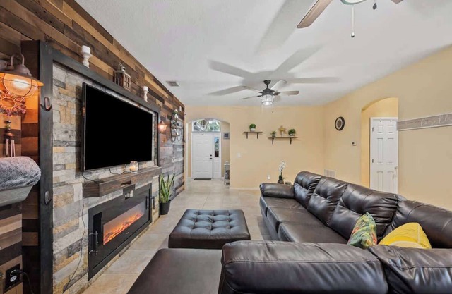 Peaceful 3/2 Family & Pet Friendly Home + Washer/Dryer/Coffee