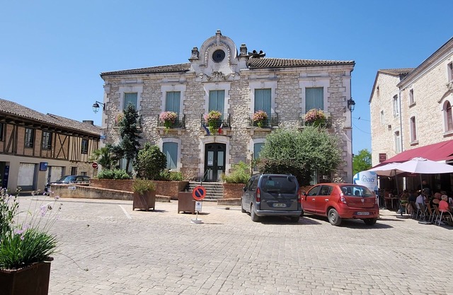 Peaceful Bungalow on spacious campground, 5 mins to a lively historical Village