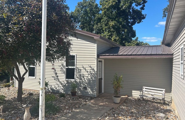 Peaceful cabin with AC in charming Liberty