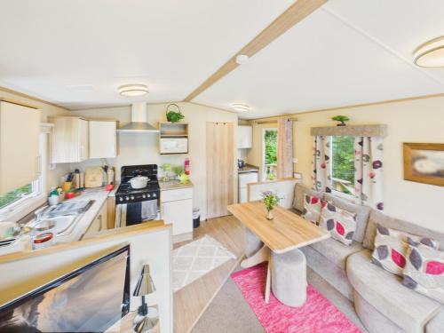 Peaceful Caravan Stay at River Valley Country Park, Cornwall