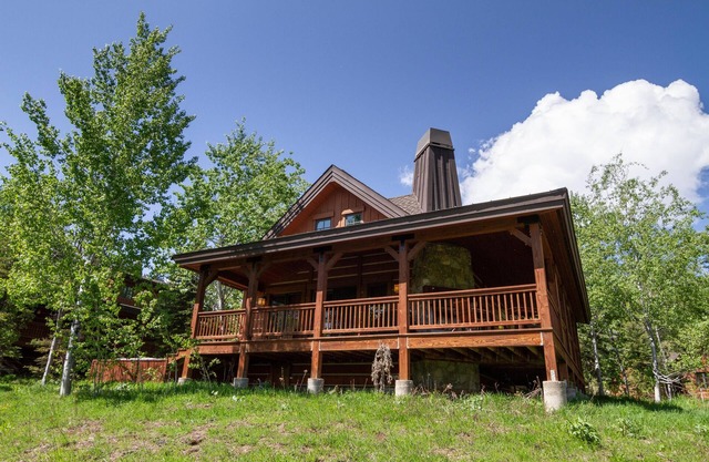 Peaceful Chalet |Private Hot Tub, Wood Fireplace