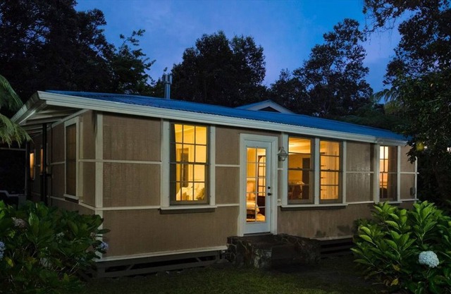 Peaceful & Charming Cottage in Rainforest of Volcano Village!!
