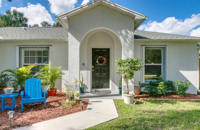 Peaceful Coastal Home with fenced yard/BBQ