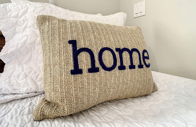 Peaceful & Comfy Home! Perfect Location! Pets OK!