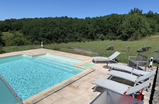 Peaceful gîte: 5bedrooms/4showers/1bathtub