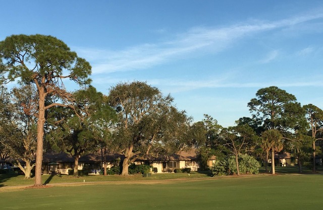 Peaceful GOLF COURSE View Club Cottage