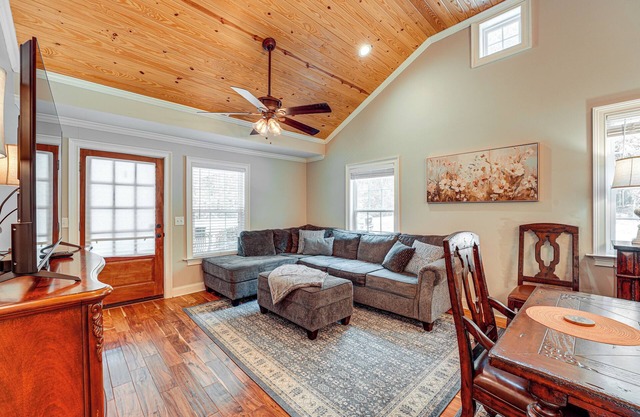 Peaceful Home w/Porch & Yard, 5 Mi to Rome!
