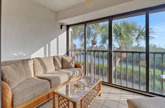Peaceful Lagoon-Front Condo Community, South of Mid-Island! Heated Community Pool, Free Parking!
