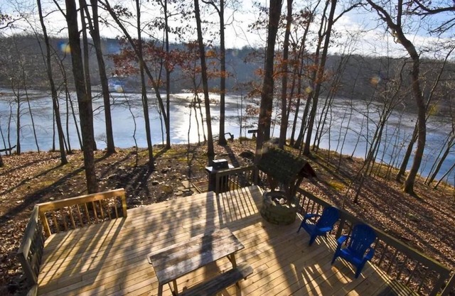 Peaceful Lakefront Retreat! Family & Dog Friendly w/Private Hot Tub!
