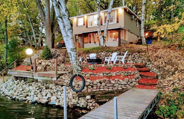 Peaceful Lakeside Cabin with Beautiful Views! Fish, boat, kayak, swim!