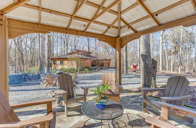 Peaceful Lawrenceville Cabin w/Hot Tub on 6 Acres