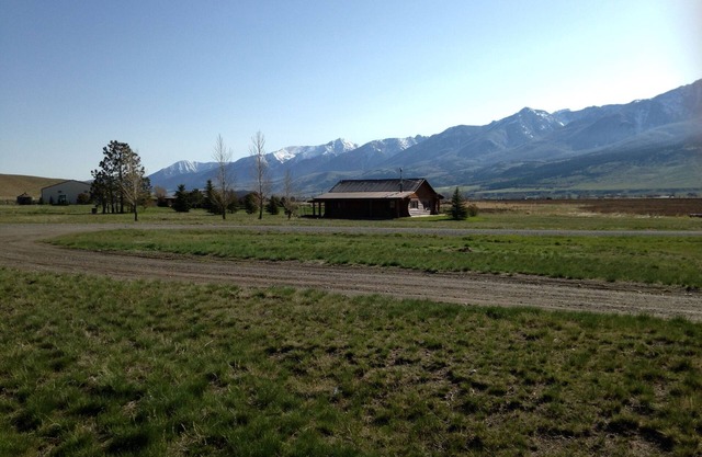 Peaceful, Mountain Setting. Yellowstone Country.