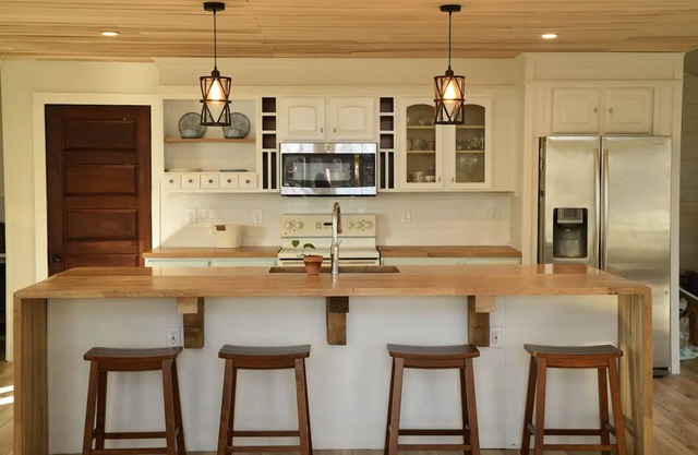 Peaceful Open Concept 10 mins to Beach