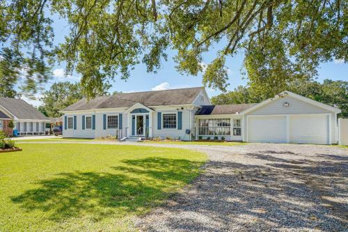 Peaceful Patio, Sunroom Pet-Friendly Baldwin Home
