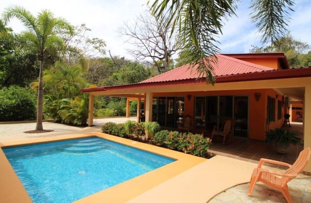 Peaceful private villa with pool and AC surrounded by rain forest