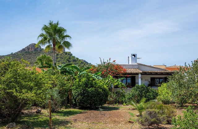 Peaceful Retreat 4 Min from the Beach A/C & Nature
