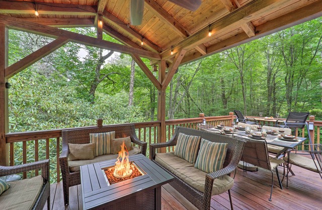 Peaceful 'Rocky Creek Cabin' w/Hot Tub & Views!