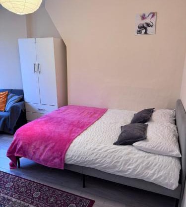 peaceful rooms in old street