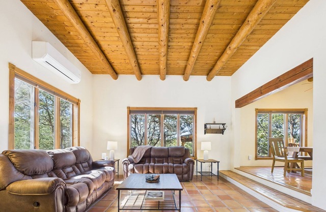 Peaceful, Serene Retreat with Guest House Option