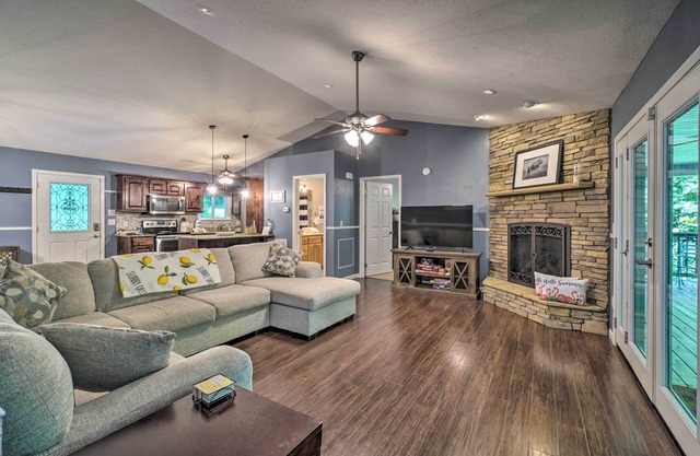Peaceful Sevierville Home w/Private Hot Tub!