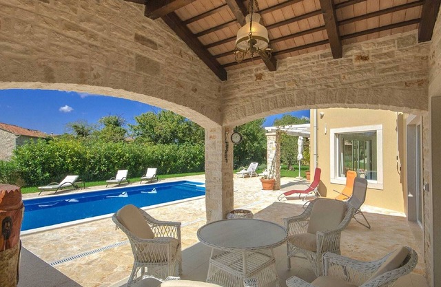 Peaceful Villa in Sveti Lovrec with Swimming Pool