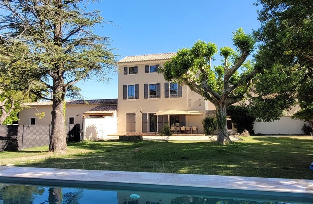 Peaceful villa in Provence, large garden and swimming pool (completely renovated)
