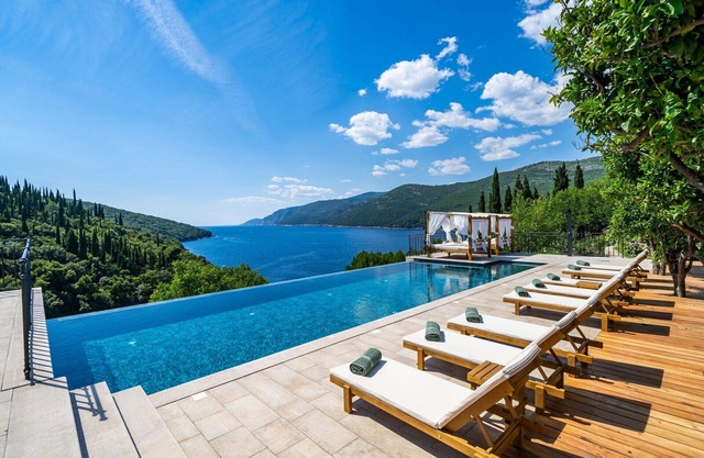 Peaceful Villa Palma with a pool in Dubrovnik