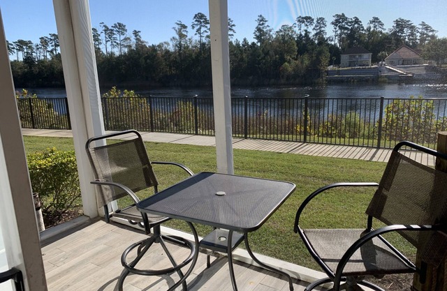 Peaceful Water View, Close to everything
