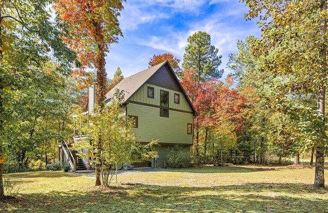 Peaceful Waterfront Mountain Retreat w/Wood Burning Fireplace, Private Hot Tub