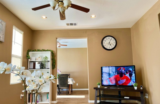 Peaceful Zen Yoga Vacation Home Near Disneyland