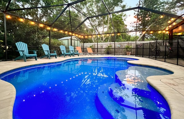 Peach Hideaway - Caged, Heated Pool & Florida Room