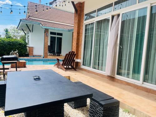 Peacock Bachelors Pool Villa