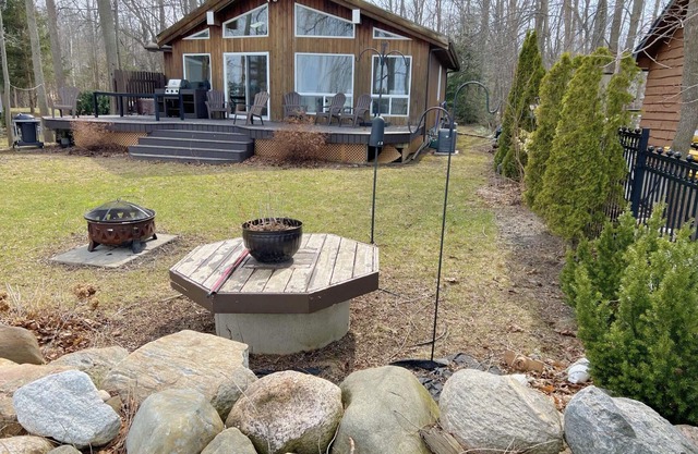 Peak to Shore - Waterfront Cottage Located in Thornbury ON