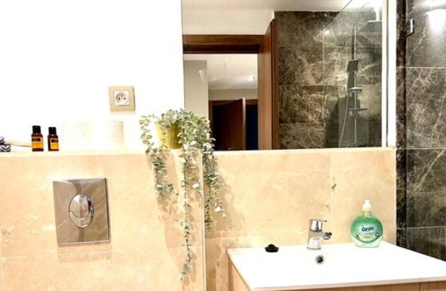 Pearl 17 - Central,Brand new chic with balcony