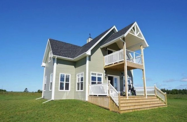 PEI Luxury Oceanfront Beach House - 4.5 star on Canada SelectnLicense #2301970