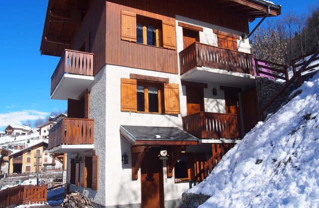 Peisey Vallandry Apartment for 9 in chalet 100m RM Lonzagne Paradiski