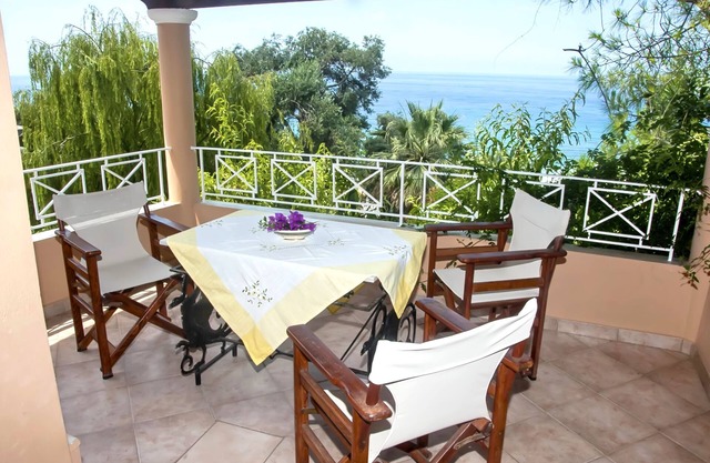 Pelekas Beach Apartments "Tonia".