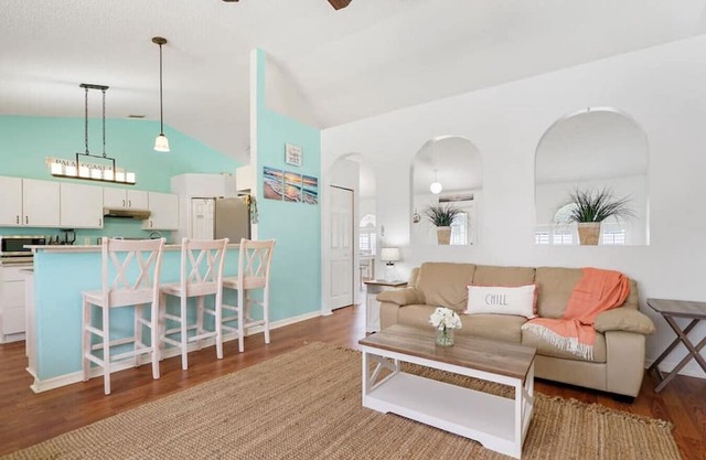 Pelican Palm - Pool Home
