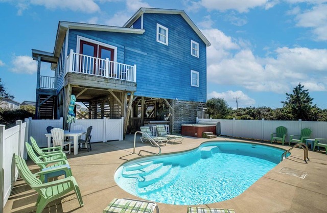 Pelican's Paradise | 150 ft from the beach | Private Pool, Hot Tub | Nags Head