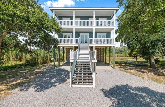 Pelican View Beach House - Private Beach!