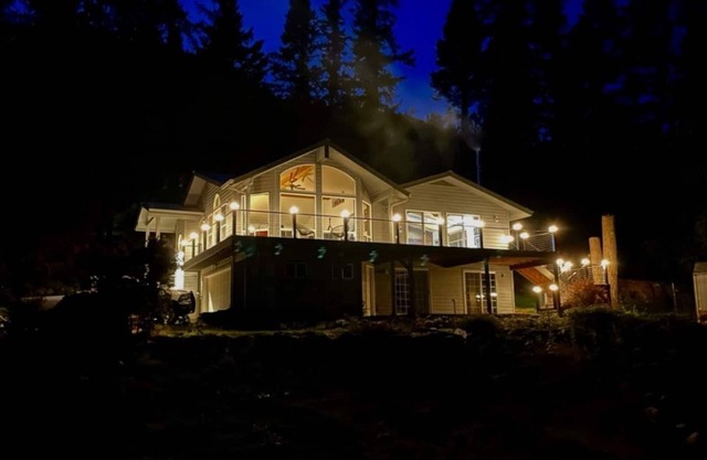 PendOrielle Pines Getaway