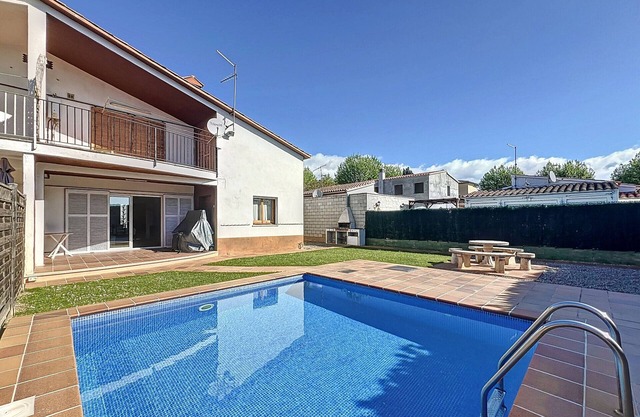 PENI 168A - Belle maison avec piscine