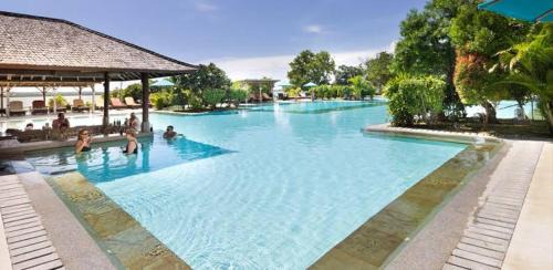 Peninsula Bay Resort